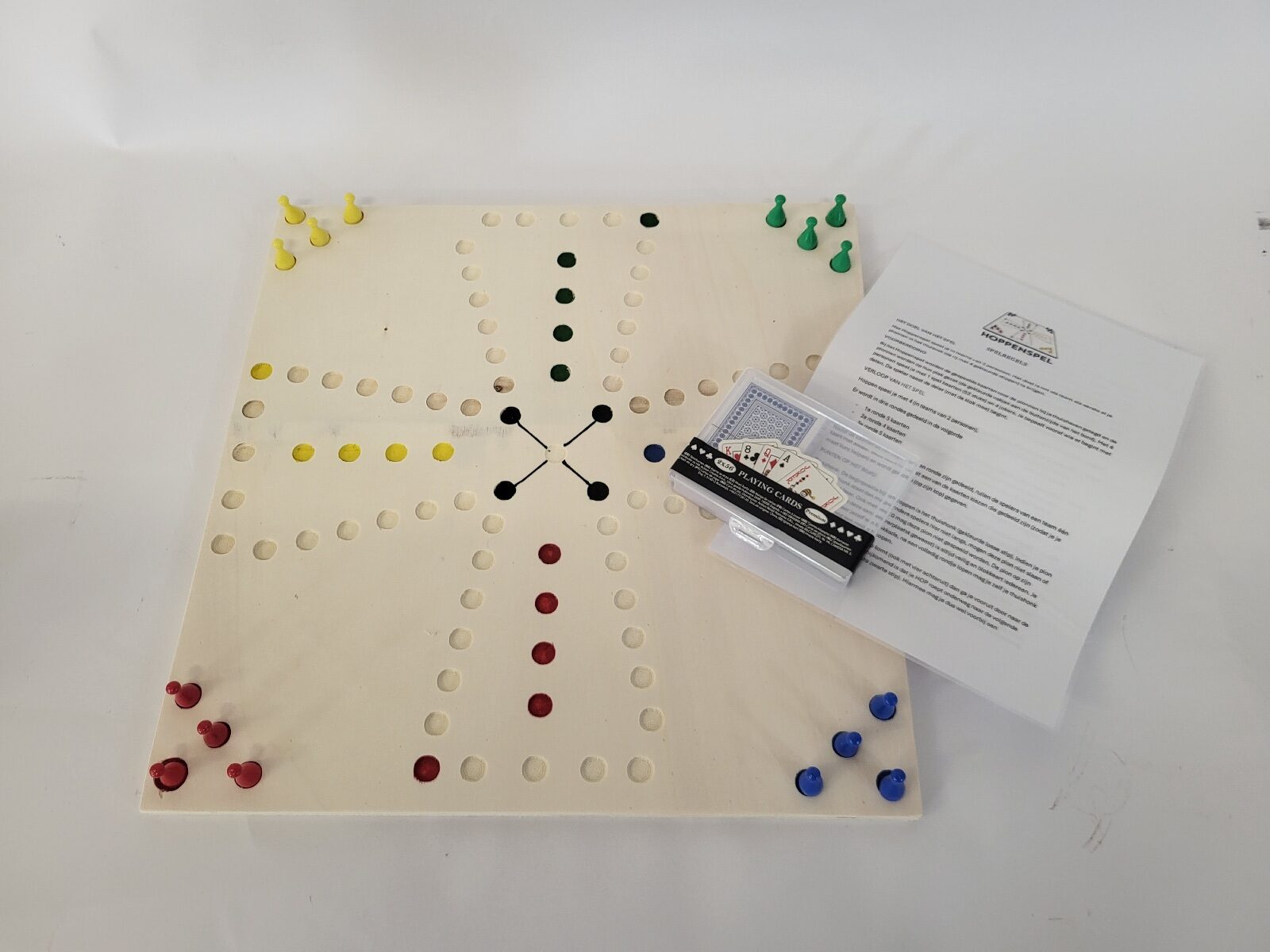 Hoppenspel houten bordspel Hoppenspel speelbord Hoppenspel met pionnen Strategisch bordspel Teamspel voor 4 spelers